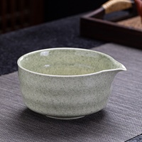 Ensemble de matcha en céramique avec bol à bec verseur, fouet à thé vert et support, design japonais, accessoires de thé, exclusivement pour les ventes transfrontalières