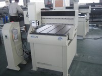 Routeur CNC compact de table SD8070 avec broche de 1,5 kW, système d'aspiration et table à rainures en T pour fraisage de PCB, sculpture sur bois et acrylique