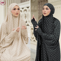   Ensemble de prière musulman deux pièces imprimé, tenue avec hijab et jupe à manches chauve-souris, vêtements islamiques modestes pour le voyage et le Ramadan pour femmes