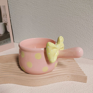 Bol en céramique avec poignée en forme de vague à trois dimensions, adorable et féminin - Product Image 4