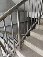 Rampe d'escalier en acier inoxydable soudé, style moderne personnalisable, adaptée aux terrasses, appartements et écoles