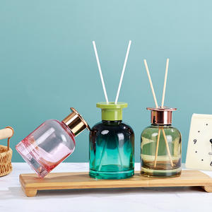 Botella Difusora de Aceite de Vidrio Rosa y Verde de Calidad Premium Personalizada de 100ml, 120ml, 150ml, 200ml con Tapa de Rosca de Aluminio - Product Image 3