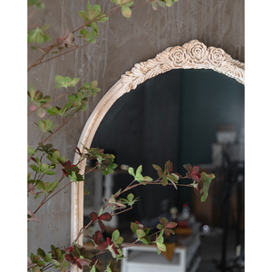 Elegante Specchio <span class=keywords><strong>da</strong></span> <span class=keywords><strong>Parete</strong></span> Europeo ad Arco con Cornice Ornamentale Bianco Antico Intricatamente Decorata e Superficie Riflettente Lucida - Product Image 6