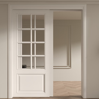 Porte intérieure coulissante moderne en polymère français, avec grille en MDF sur mesure, isolation acoustique et vitrage simple pour cour.