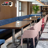 Ensemble complet de solutions clés en main pour projets hôteliers de luxe J2S : sièges en cuir commerciaux, tables et chaises en bois pour restaurants