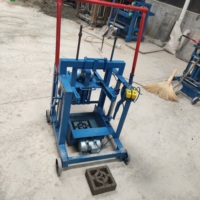Le type d'élargissement KM2-45 la petite machine mobile de bloc de béton produit les briques creuses de 400-150-200mm LWH 7 blocs à la fois