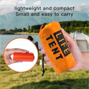Tente de survie d'urgence en Mylar pour <span class=keywords><strong>2</strong></span> personnes, abri thermique toutes saisons pour le <span class=keywords><strong>camping</strong></span> et la randonnée avec sifflet en paracorde, équipement de sauvetage en plein air - Product Image 2