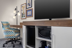 Mobili per Hotel Hampton Inn by Hilton: Letto, Sedia, Tavolo, Arredamento per Progetti Alberghieri di Alta Gamma - Product Image 6