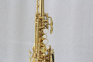 แซกโซโฟนโซปรานิโนสไตล์ญี่ปุ่นคลาสสิก พร้อมเคลือบทอง โทนเสียง Eb ตัวเครื่องทองเหลือง OEM เครื่องดนตรีประเภทลม - Product Image 3