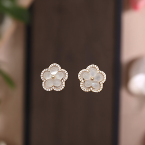 Fashion <b>Stud</b> <b>Earrings</b> 316L Stainless Steel PVD Gold Plating Sustainable Resistant Flower Design - Product Image 3