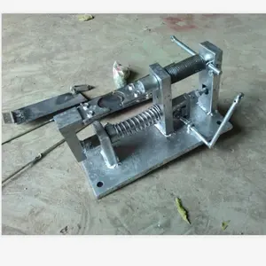 Cashew nut shell removing breaking processing machine