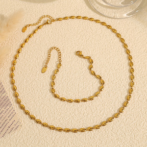 Collar de cadena para clavícula de acero y titanio dorado con cuentas de oro de 18 quilates, joyería simple y elegante para accesorios de moda unisex. - Product Image 3