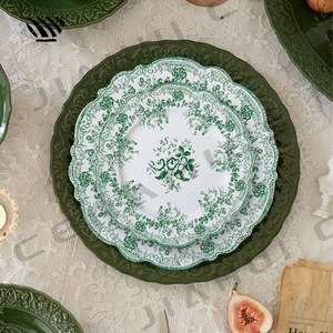 <span class=keywords><strong>Ensemble</strong></span> <span class=keywords><strong>de</strong></span> vaisselle en porcelaine enchanteur avec motifs floraux et végétaux verts délicats pour des tables <span class=keywords><strong>de</strong></span> mariage rafraîchissantes - Product Image 3