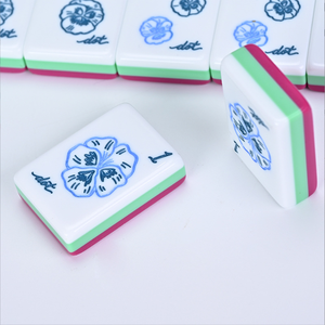 Jeu de Mahjong Classique Moderne de Luxe en Acrylique pour 4 Joueurs, Format Compact, Léger, Portable, Idéal pour les Voyages, le Camping et les Déplacements Professionnels - Product Image 3