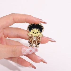 Venta al por mayor película personaje Pin insignia lindo dibujos animados divertido montar escoba Gato Negro estilo broche de alta calidad Chic suave esmalte Pin - Product Image 6