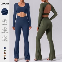 Ensemble de sport et yoga 2 pièces pour femme : Crop top à manches longues et dos ouvert, pantalon évasé taille haute à fente, extensible, pour l'entraînement et le fitness