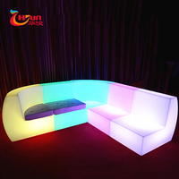 Tables et fauteuils électroniques à LED à changement de couleur résistants à l'eau avec une atmosphère personnalisée et un design moderne pour une utilisation en bar