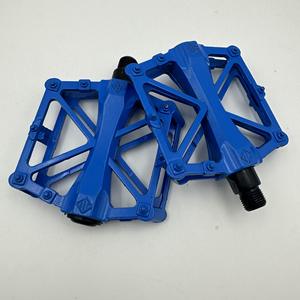 Pédales de vélo en alliage d'aluminium, accessoires de cyclisme pour vélo de route, conception à roulement à billes, options multicolores, fabriqué en Chine, emballage sous blister - Product Image 4