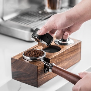 Kingze Ensemble organisateur d'accessoires pour expresso avec logo personnalisé Base de support de porte-filtre <span class=keywords><strong>en</strong></span> <span class=keywords><strong>bois</strong></span> et station d'inviolabilité du café Fonction stockée - Product Image 4