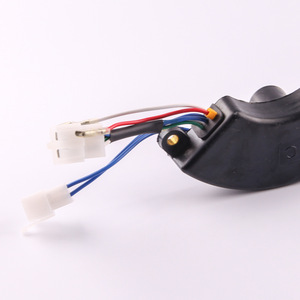Régulateur de tension triphasé AVR 250V 470µF immergé dans l'huile, auto-refroidissant, type C, avec auto-coupleur à enroulement central - Product Image 4
