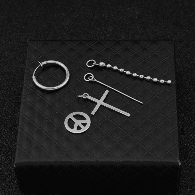E029-S3 (Une boucle d'oreille sans trou d'oreille)