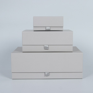 Boîte de rangement et de rangement à chaussures universelle en carton recyclable, sac cadeau pliable intégré pour vêtements - Forme carrée - Product Image 2