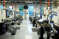 Robot collaboratif à 6 axes UR16e avec PLC et moteur pour ligne de production de machines CNC 3C PCB, solution de préhension et de placement