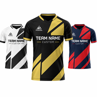Maillots de football géométriques personnalisés au design audacieux pour les clubs et académies jeunes du Royaume-Uni avec noms et numéros de joueurs