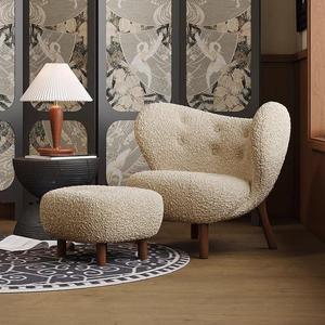 Fauteuil individuel de luxe design en bois massif et laine de mouton capitonnée pour salon - Product Image 4