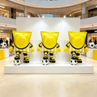 Sculpture de mascotte géante en fibre de verre en forme de sac de chips, statue de joueur de football pour promotion de marque et événementiel