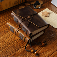 AIGUONIU Vintage Real Leather A5 Notebook Diario de viaje de piel de vaca de capa superior hecho a mano con correa de cierre y páginas recargables