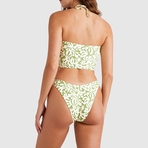 Conception d'usine de bikini hawaïen élégant à imprimé palmier, col halter et décolleté en U, personnalisé, en nylon recyclé élastique. - Product Image 4