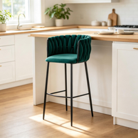 Chaise de bar au design moderne avec dossier en velours vert tissé, pieds et repose-pieds en métal noir pour bar à domicile ou café