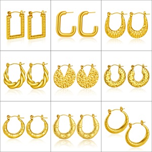 Hochwertige Frauen 18 Karat vergoldet klassischen Schmuck benutzer definierte hypo allergene Edelstahl Huggie Ohrringe Mode Creolen - Product Image 4