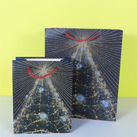 Sacs en papier Omet Dusted Christmas Tree utilisés pour les sacs cadeaux de Noël