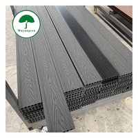 Échantillon Gratuit : Lames de Terrasse Creuses en Composite Bois-Plastique (WPC) Brossé, Antidérapantes et Imperméables, Idéales pour Jardins et Parcs (Modèle Européen)