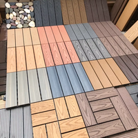 Bricolage Carreaux de terrasse en bois à emboîtement Patio extérieur Jardin Terrasse Plancher en bois Carrelage imperméable protégé contre les UV tous temps