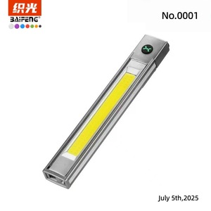 Pointeur laser multifonction avec lampe torche, règle et pince, rechargeable, lampe stylo LED pour usage extérieur - Product Image 2