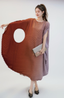 Robe Abaya musulmane avec plis Issey Miyake, ample, confortable, respirante, pour fêtes, mariages, trajets quotidiens, boutique