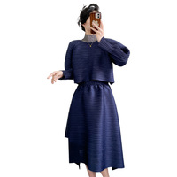 Ensemble plissé Miyake : Haut élégant et chic à volants, coupe ample, manches longues et jupe midi évasée pour l'été