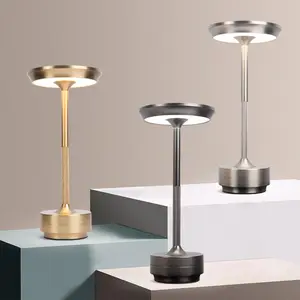 Avrupa lüks metalik akülü kısılabilir masa lambası şarj edilebilir taşınabilir pilli Led masa lambası