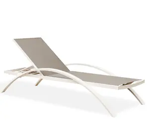 塑料沙滩床现代室外家具游泳池海滩使用形状便宜的太阳卧床躺椅