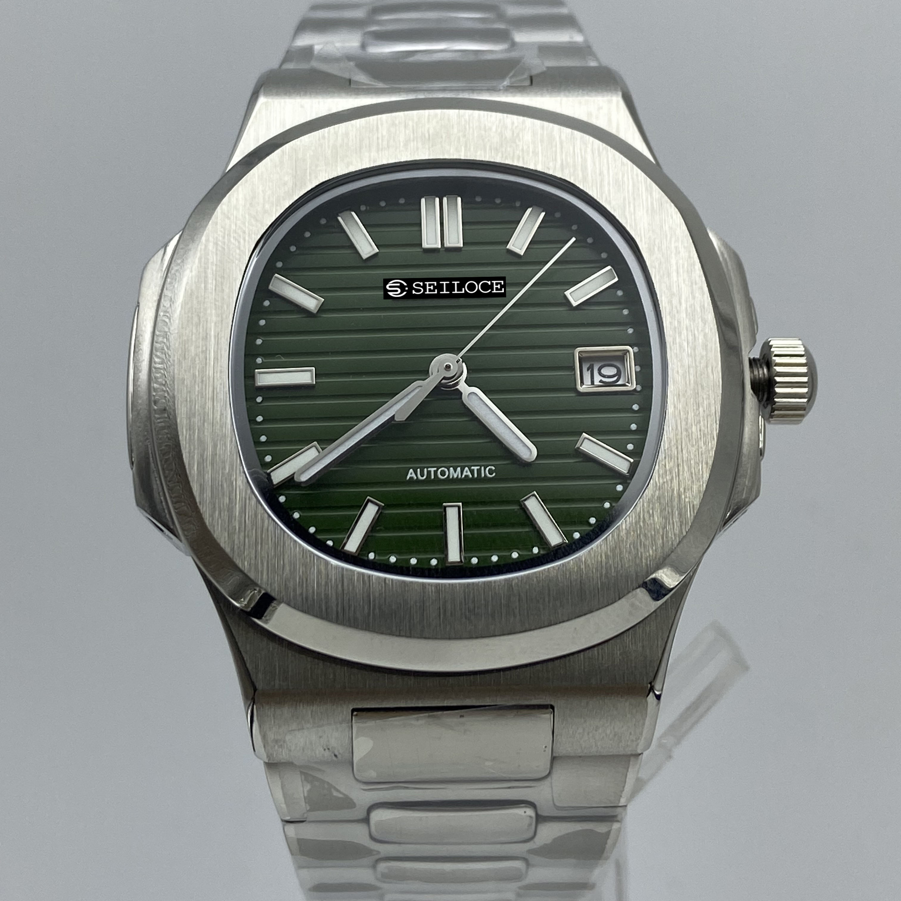 Boîtier argenté + cadran vert