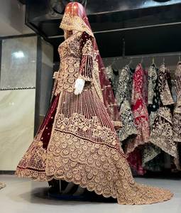 Vestido de novia de lujo con corte en cola, bordado, de alta demanda, con dupatta de diseñador para mujer, disponible para la venta. - Product Image 2