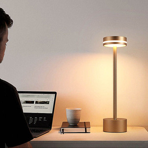 Hotsell <span class=keywords><strong>poldina</strong></span> <span class=keywords><strong>lampada</strong></span> Ip54 impermeabile Nordic Wireless Usb zafferano ricaricabile Led <span class=keywords><strong>lampada</strong></span> da tavolo cordless per ristorante - Product Image 4