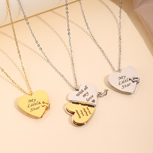 Collana con Lettera d'Amore in Acciaio Inossidabile Placcato Oro 18K, Apribile con Ciondolo a Forma di Cuore Inciso e Catena a Osso - Product Image 1