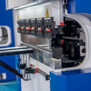 Presse plieuse CNC compacte EP30-1250 12,5 kW entièrement servo-automatique pour le pliage de métaux, acier au carbone, acier inoxydable - Product Image 3