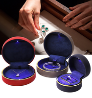 Haut de gamme exquis proposition tactile cuir semi-circulaire collier bague Bracelet LED projecteur boîte à bijoux logo personnalisé