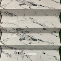Carreaux de marches d'escalier en porcelaine céramique effet marbre gris-brun de haute qualité 1200 mm, finition brillante, design moderne pour les pièces