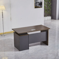 Bureau d'ordinateur individuel durable pour employé, poste de travail de bureau moderne et simple pour le personnel